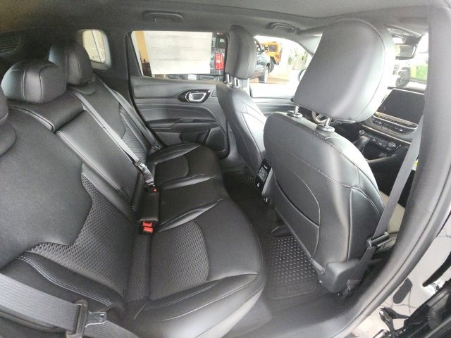New 2026 Jeep Compass Latitude image 12