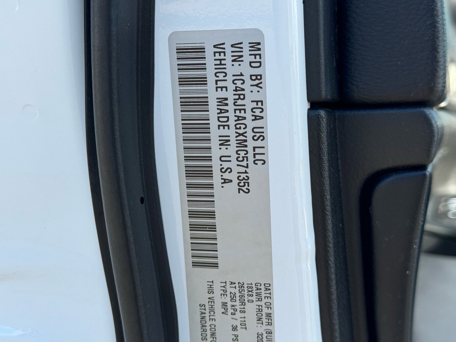 Used 2021 Jeep Grand Cherokee Laredo image 31