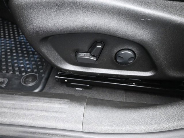 Used 2023 Jeep Renegade Latitude w/ Premium Group image 9