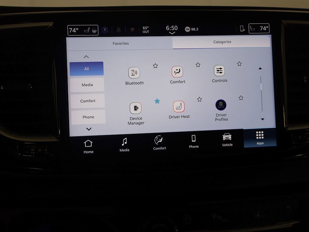 Used 2025 Chrysler Pacifica Select image 57