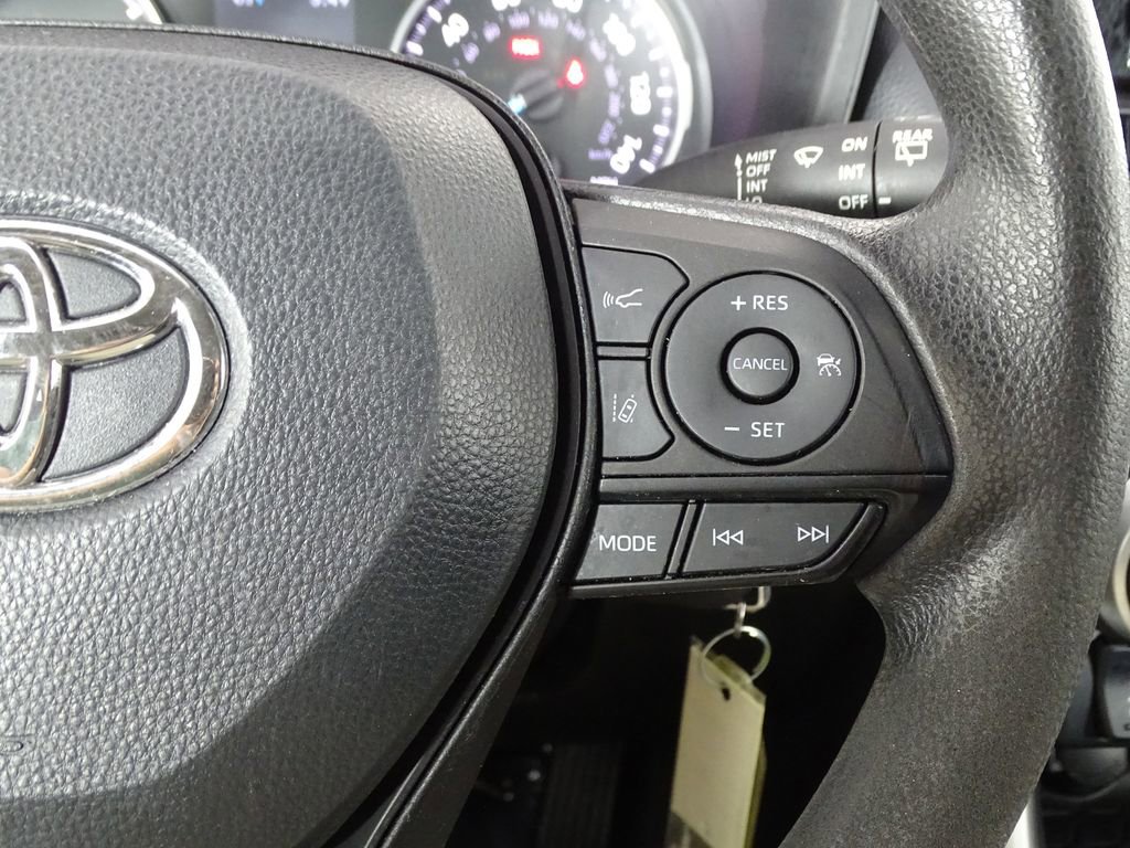 Used 2022 Toyota RAV4 LE image 22