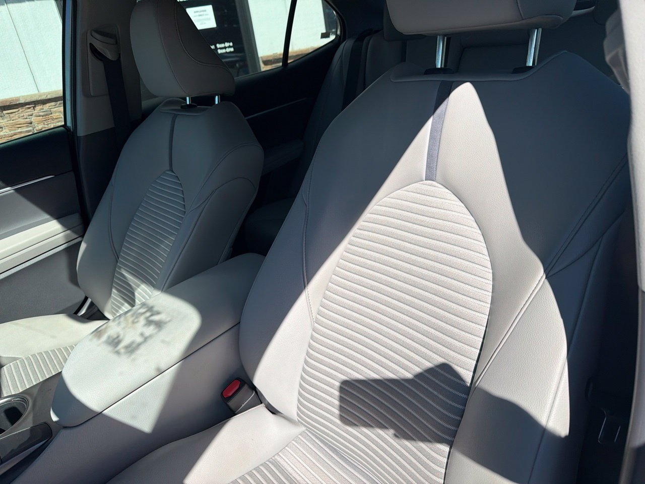 Used 2022 Toyota Camry SE FWD image 3