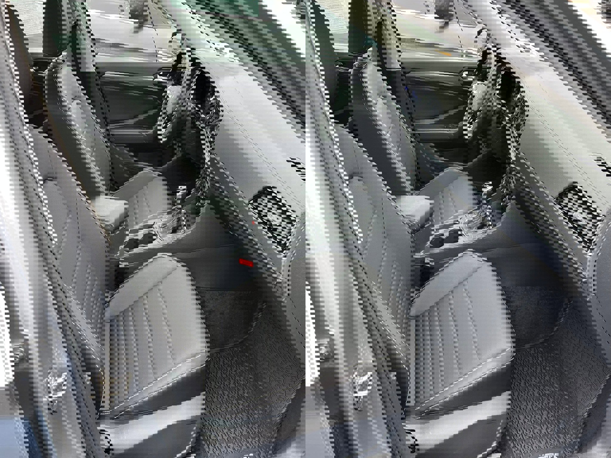 Used 2023 Volkswagen Jetta SE w/ Panoramic Sunroof Package image 5