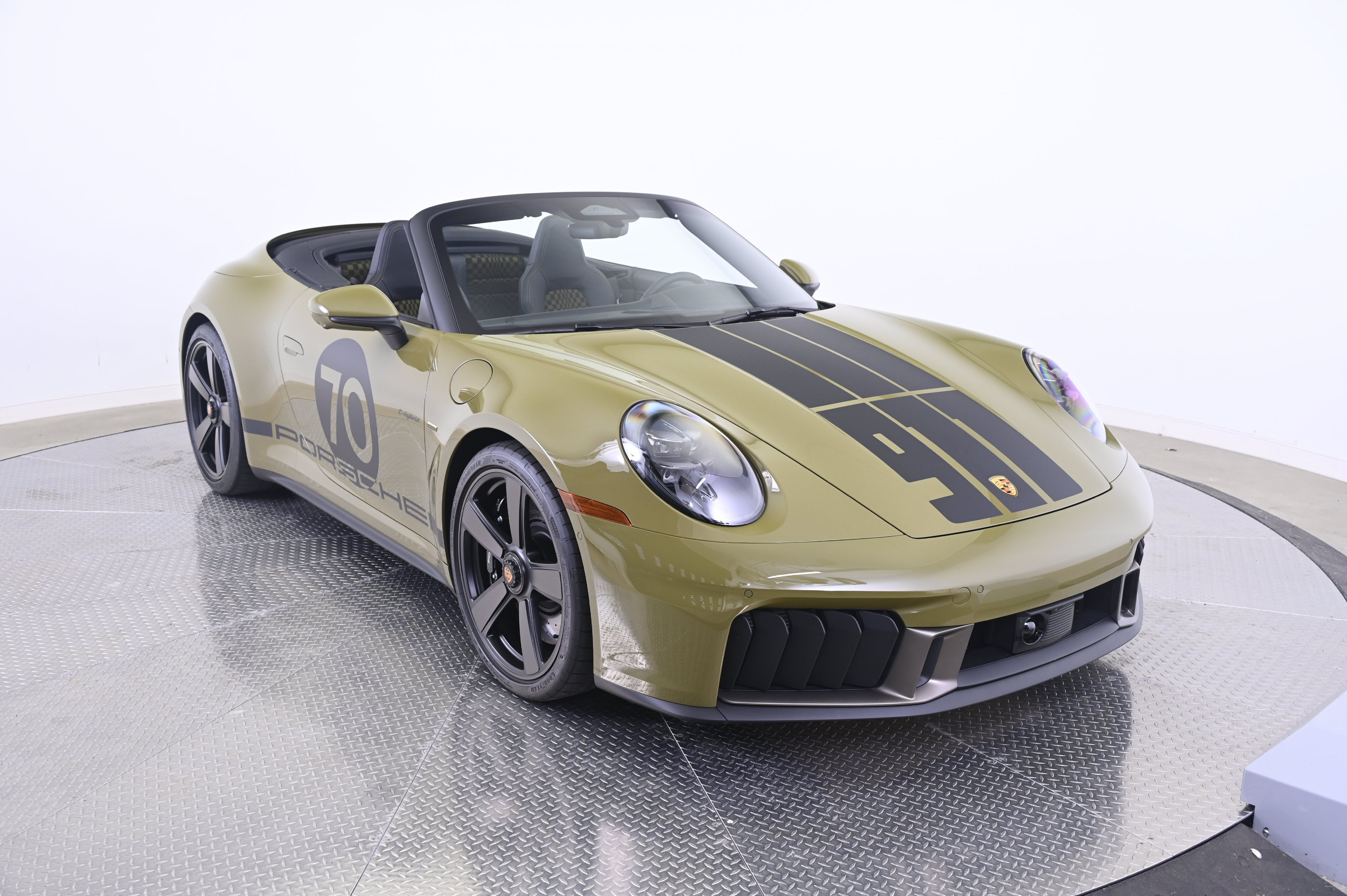 Used 2026 Porsche 911 GTS RWD image 9