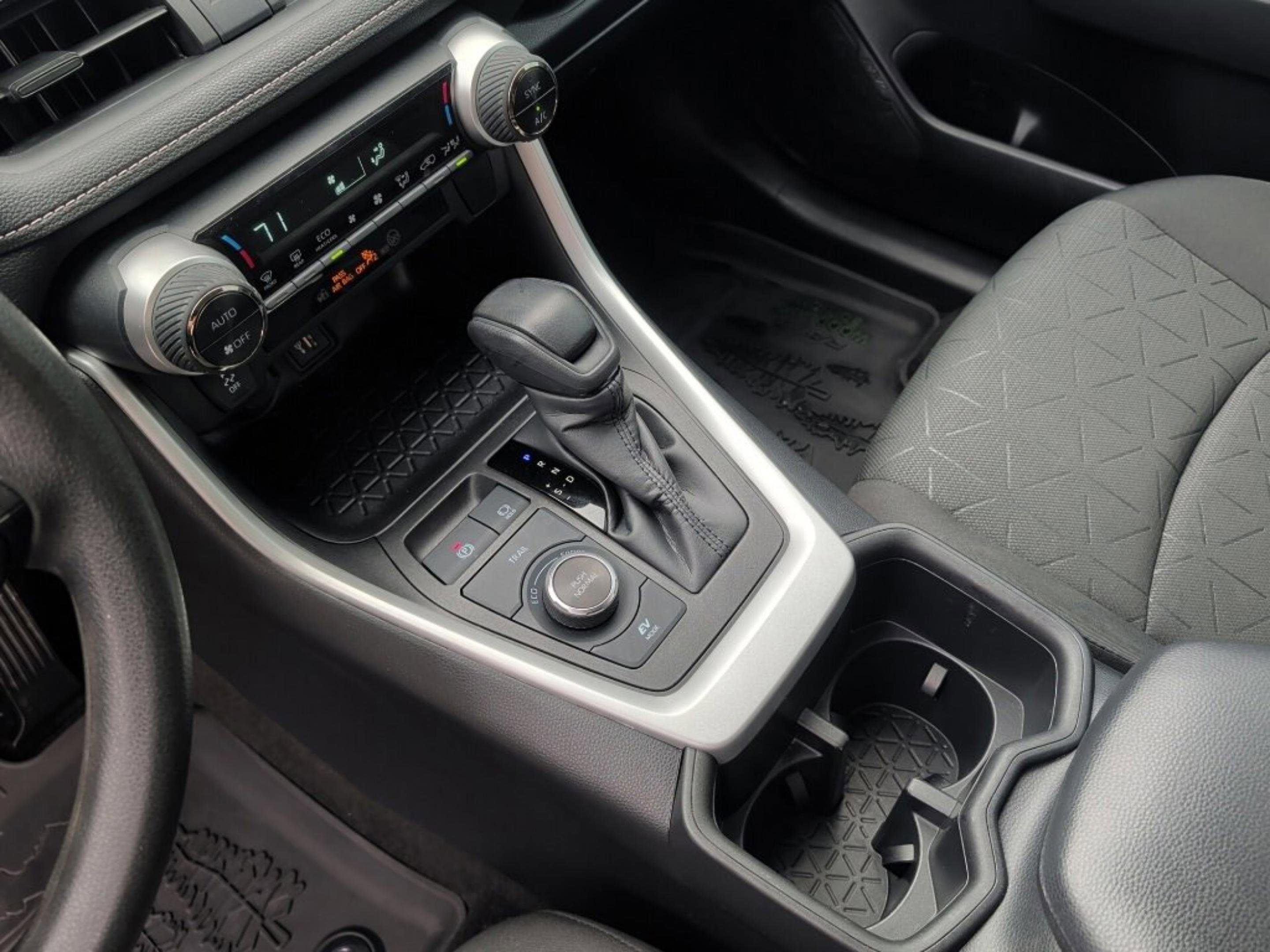 Used 2023 Toyota RAV4 AWD Hybrid image 32