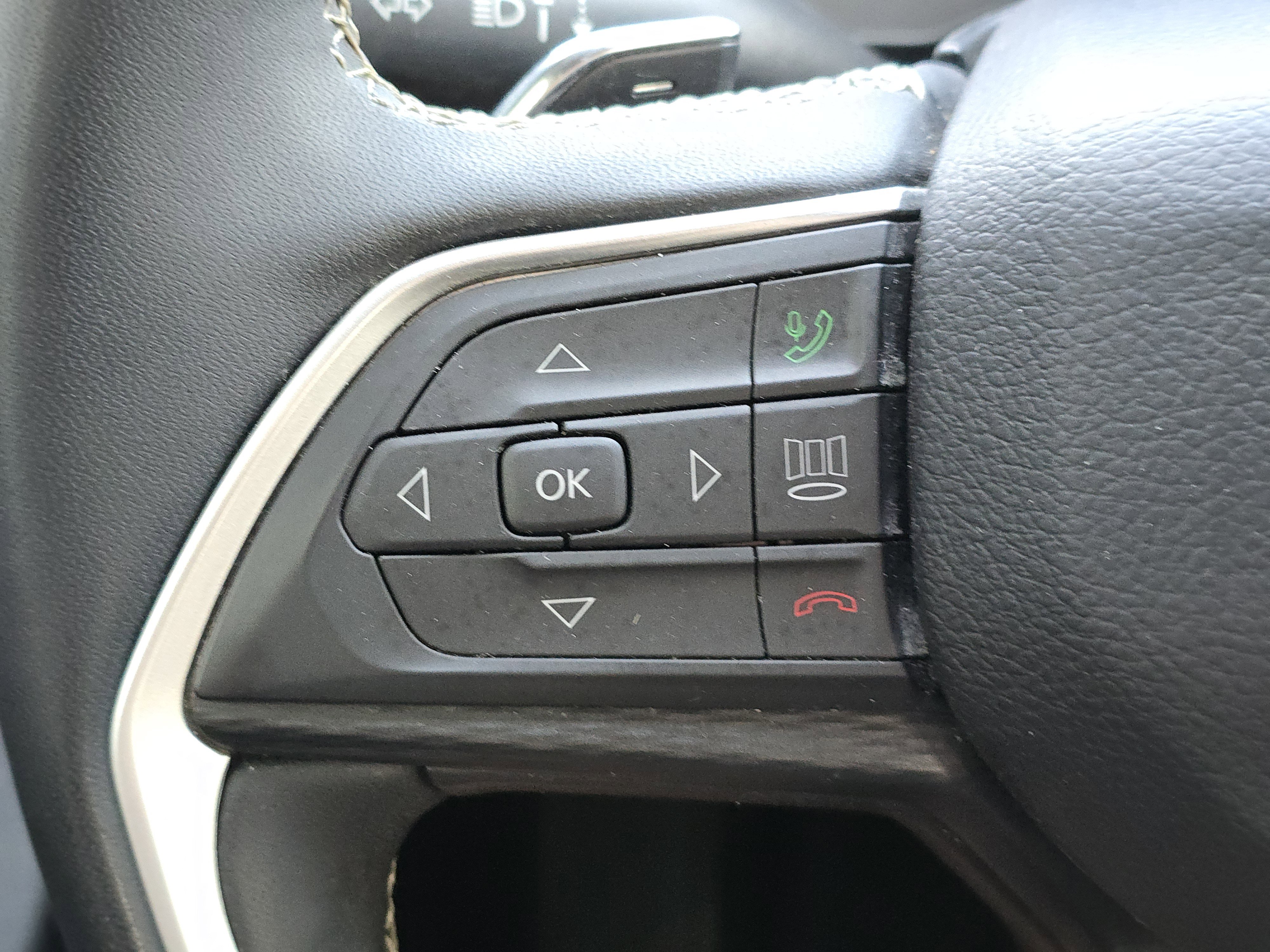 Used 2024 Jeep Grand Cherokee L Altitude image 16