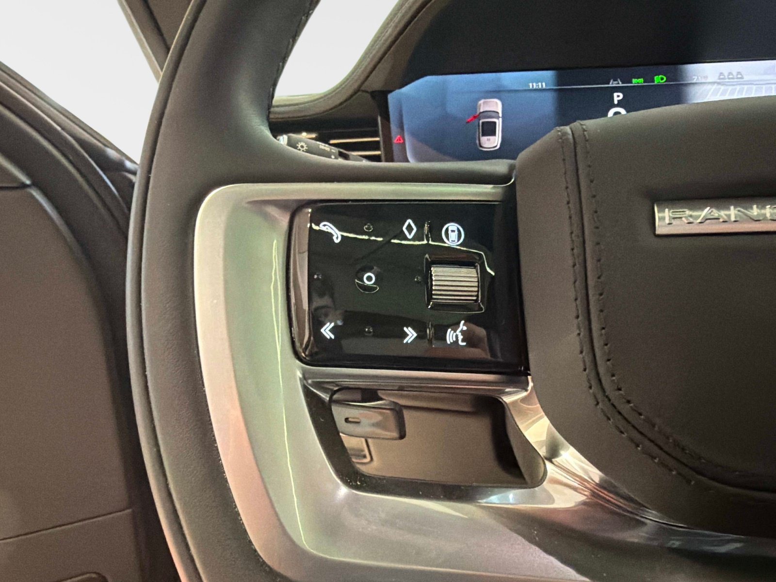 New 2026 Land Rover Range Rover SV AWD/4WD image 32