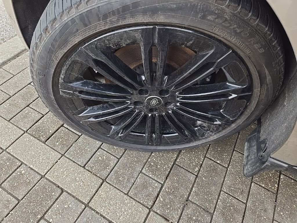 Certified 2024 Land Rover Range Rover Long Wheelbase SE image 11