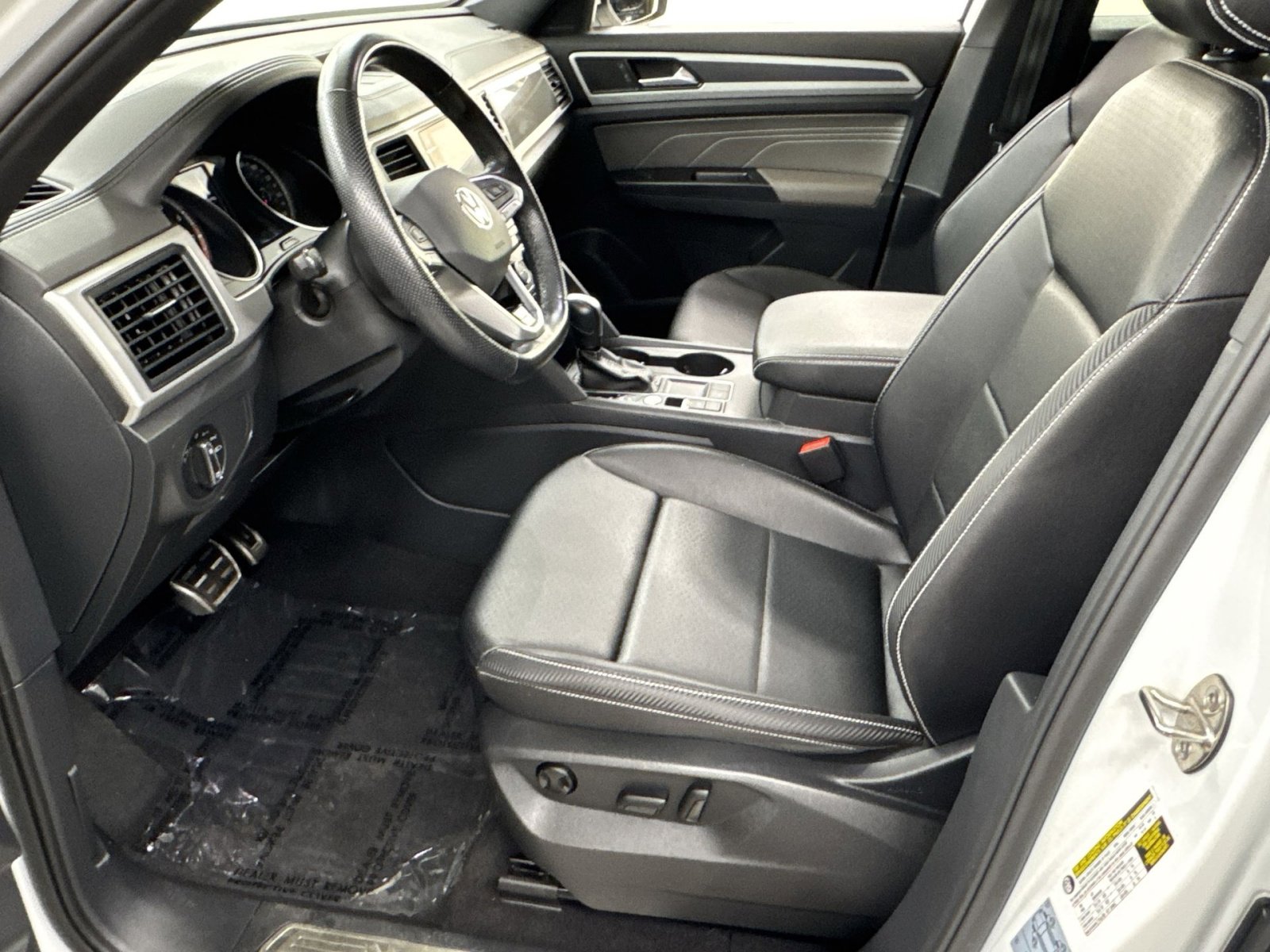 Used 2021 Volkswagen Atlas Cross Sport SE image 2