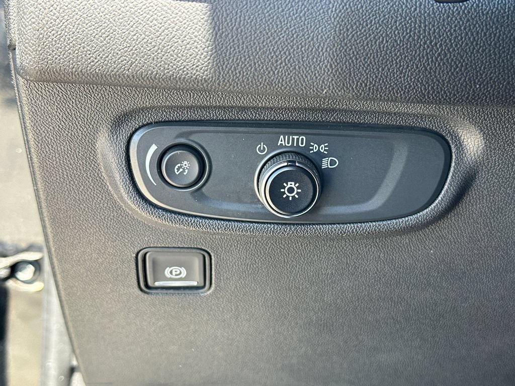 Used 2024 GMC Terrain SLE AWD/4WD image 17