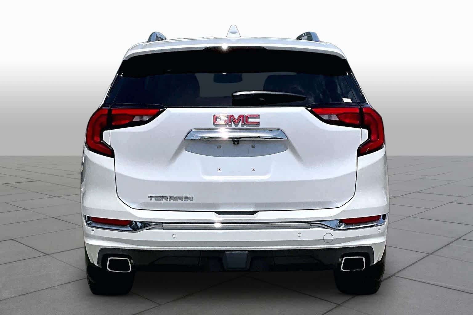 Used 2020 GMC Terrain Denali w/ Denali Premium Package FWD image 5