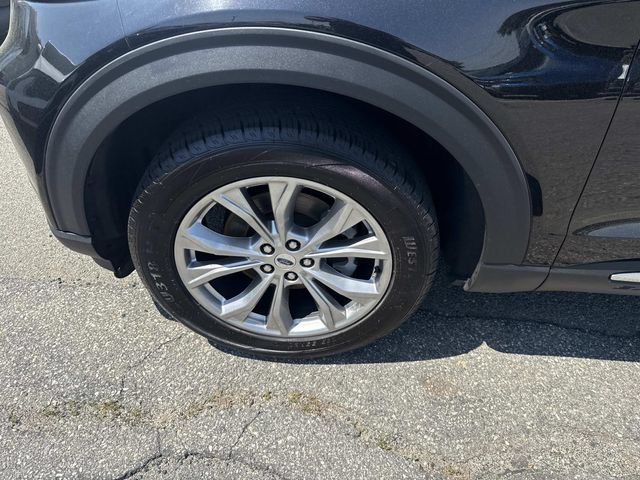 Used 2023 Ford Explorer XLT w/ Equipment Group 202A AWD/4WD image 13