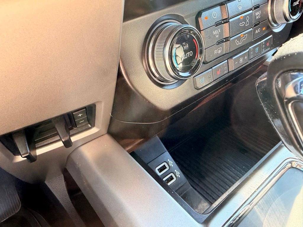 Used 2017 Ford F150 Lariat w/ Equipment Group 502A Luxury image 18