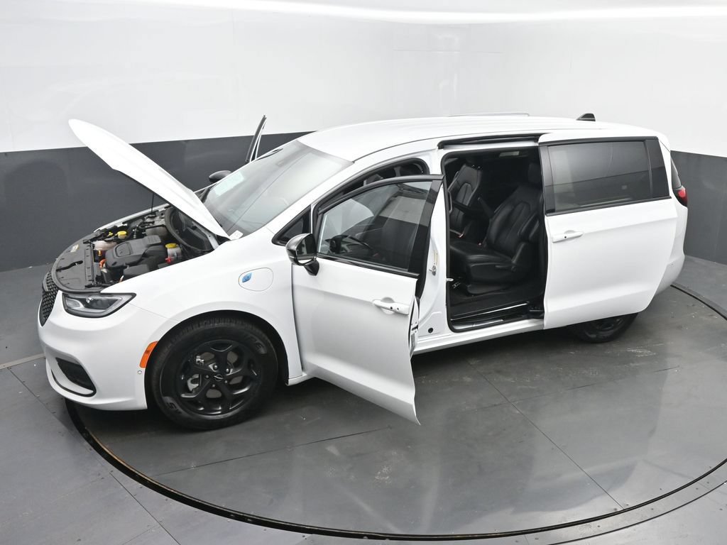 Used 2024 Chrysler Pacifica Limited FWD image 68