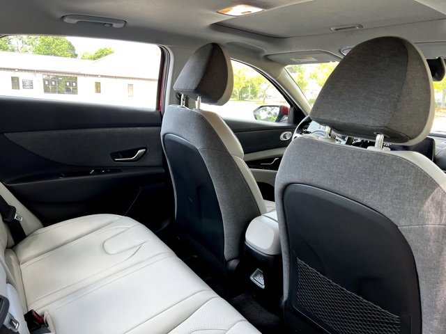 Used 2024 Hyundai Elantra Limited image 23