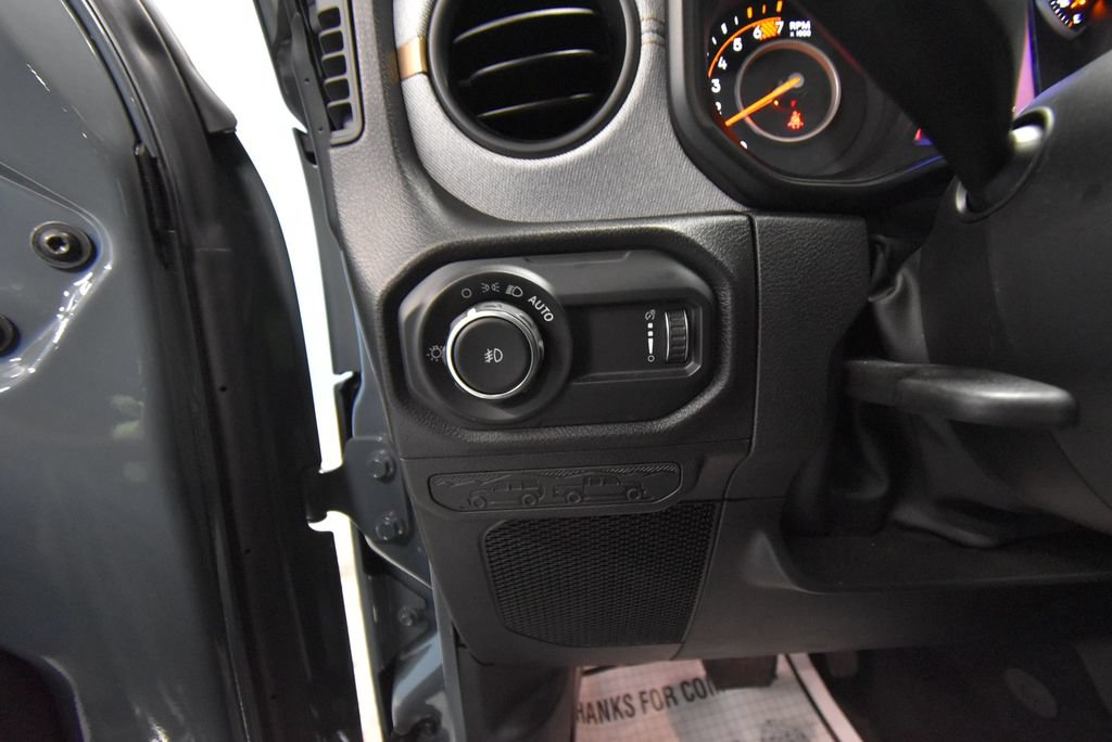 Used 2025 Jeep Wrangler Sport AWD/4WD image 6