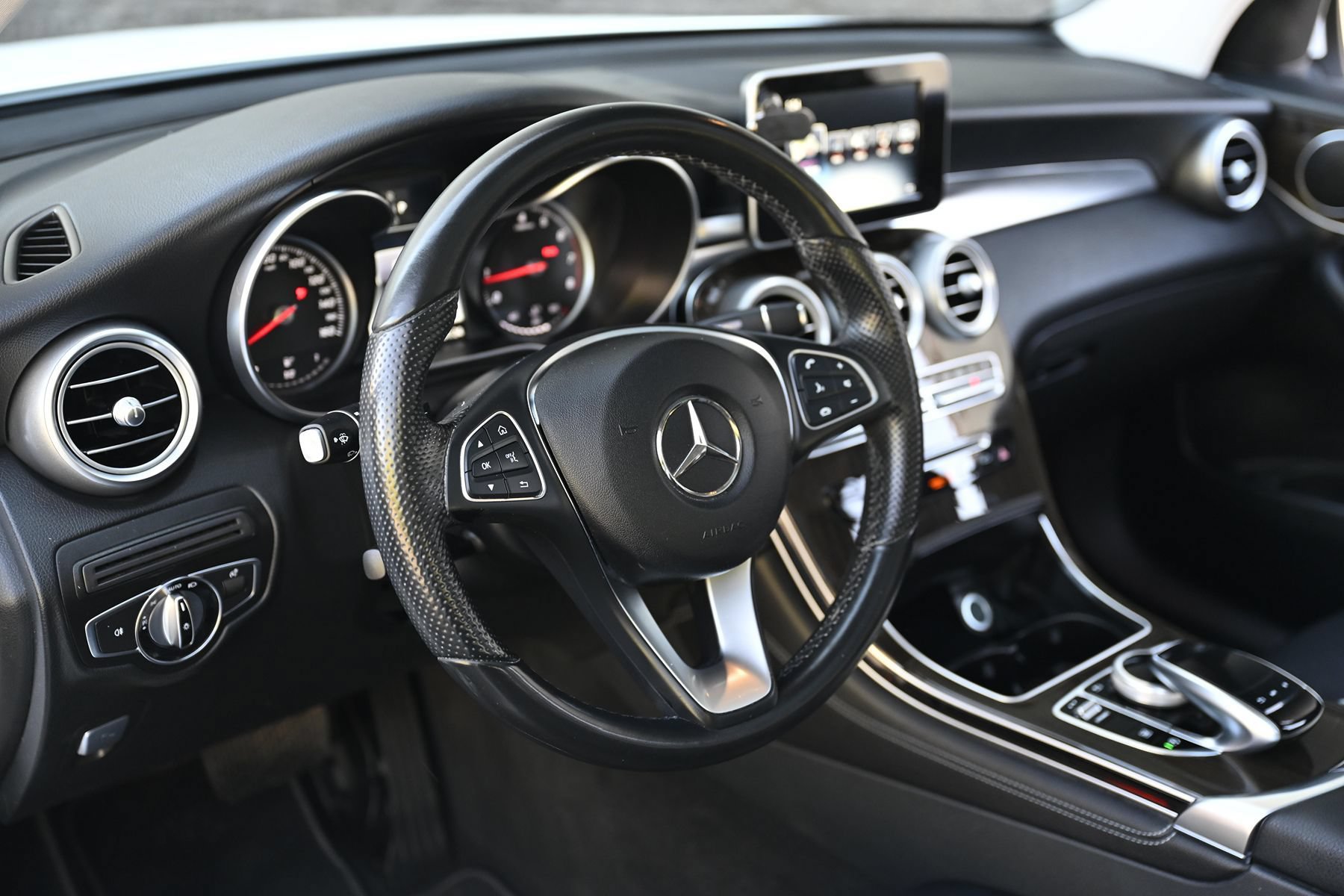 Used 2017 Mercedes-Benz GLC 300 4MATIC image 13
