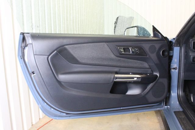 Used 2025 Ford Mustang Coupe RWD image 9