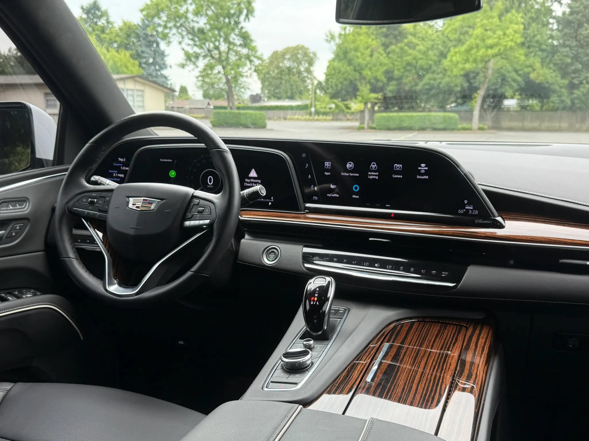 Used 2022 Cadillac Escalade ESV Luxury AWD/4WD image 3