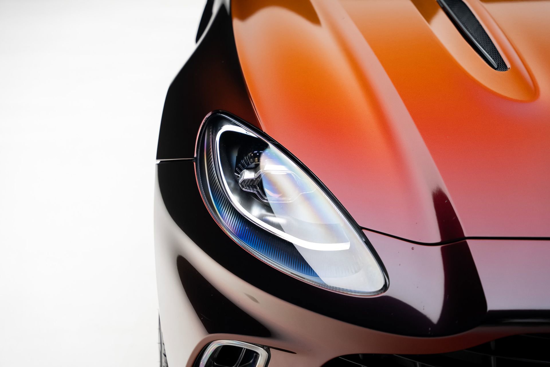 Used 2023 Aston Martin DBX AWD/4WD image 12