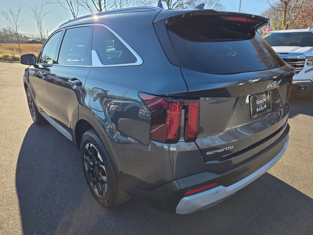 Used 2024 Kia Sorento S image 5