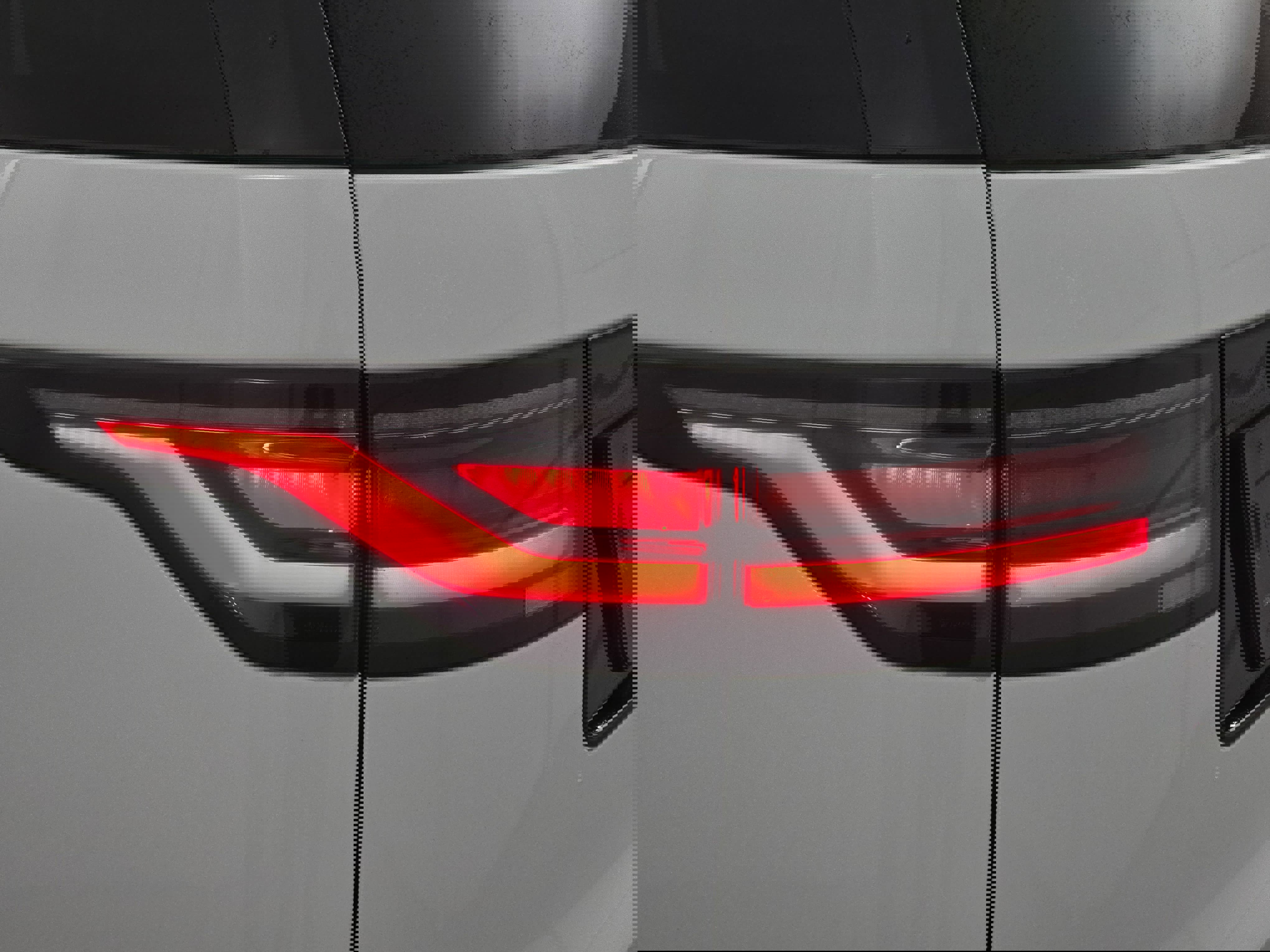 Used 2022 Land Rover Discovery S R-Dynamic image 35