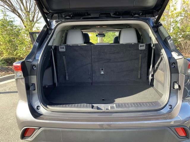 Used 2022 Toyota Highlander XLE image 35