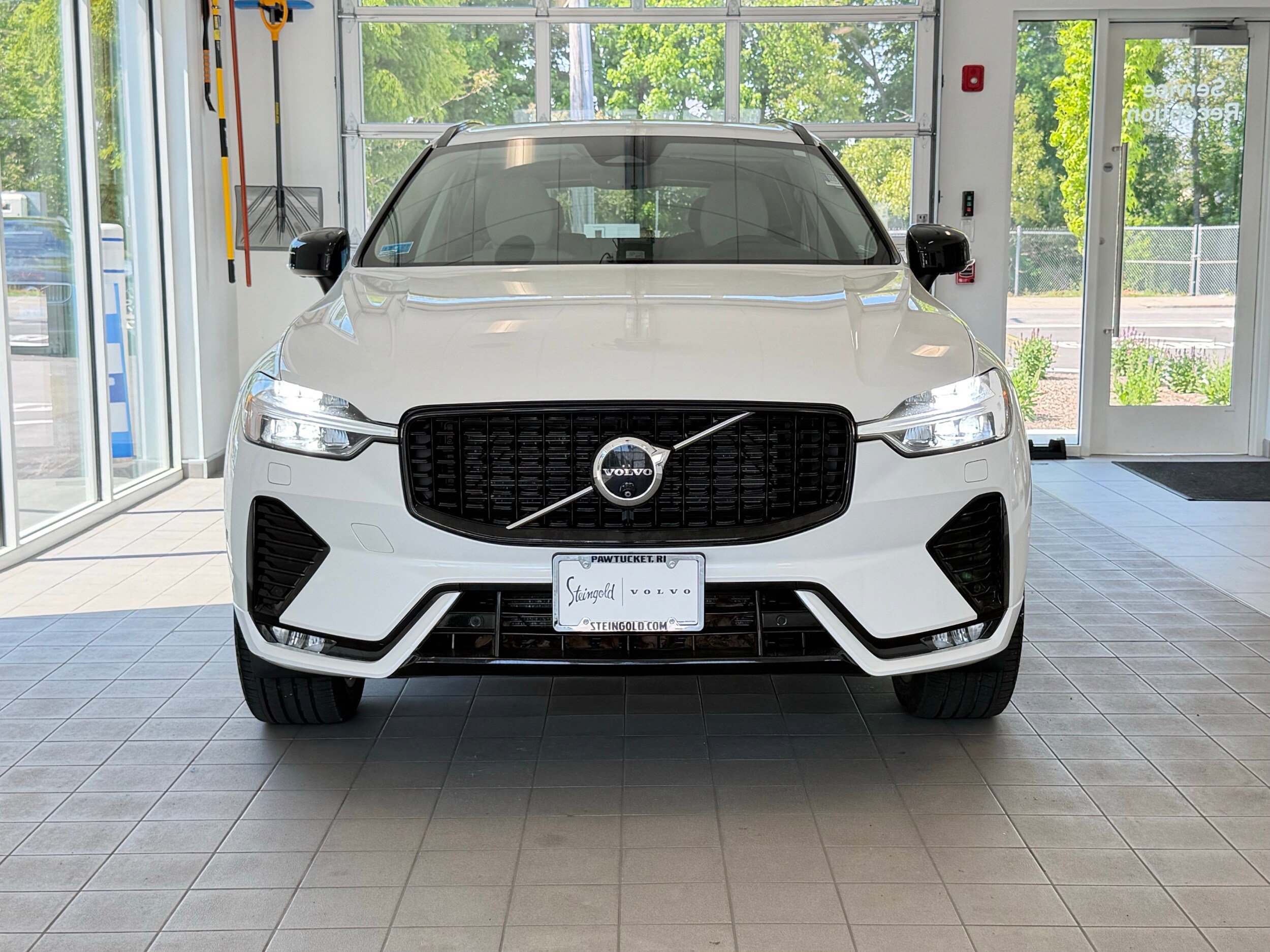 Used 2024 Volvo XC60 B5 Plus w/ Protection Package Premier AWD/4WD image 2
