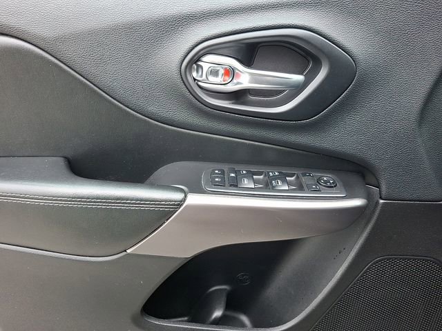 Used 2019 Jeep Cherokee Latitude Plus w/ Comfort/Convenience Group image 12