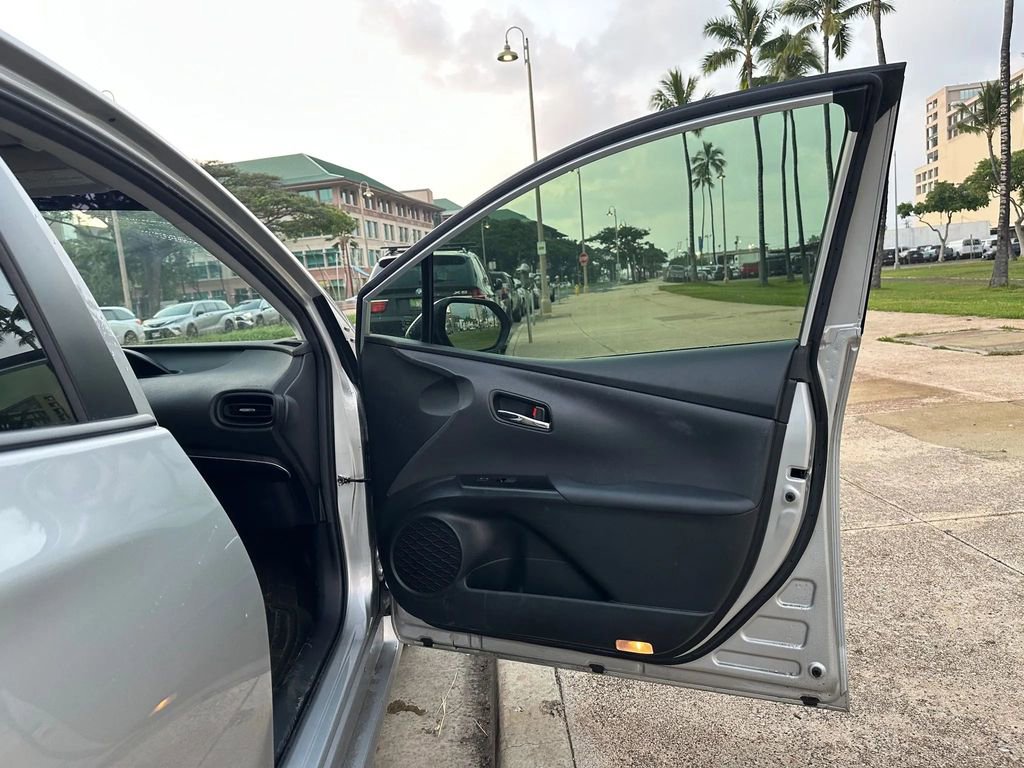 Used 2022 Toyota Prius LE image 15