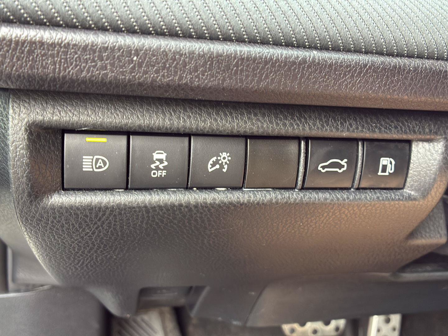 Used 2025 Toyota Camry SE FWD image 17
