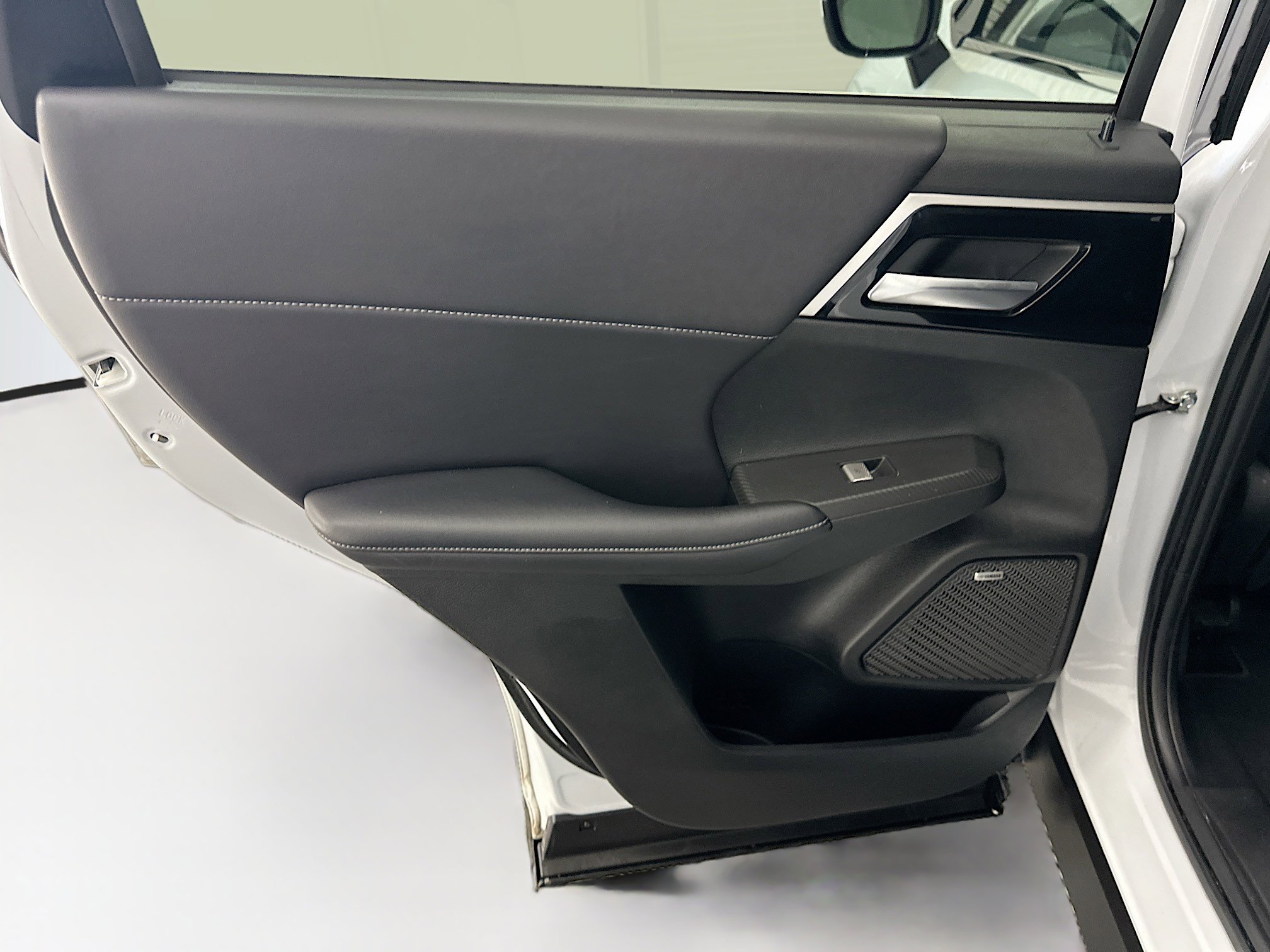 Used 2025 Mitsubishi Outlander SE image 27