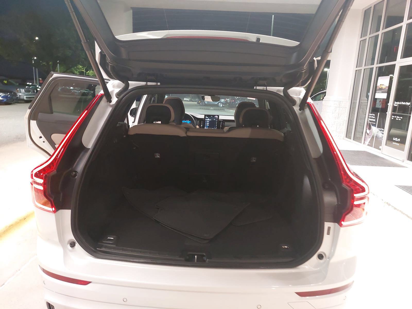 Used 2026 Volvo XC60 B5 Core AWD/4WD image 12
