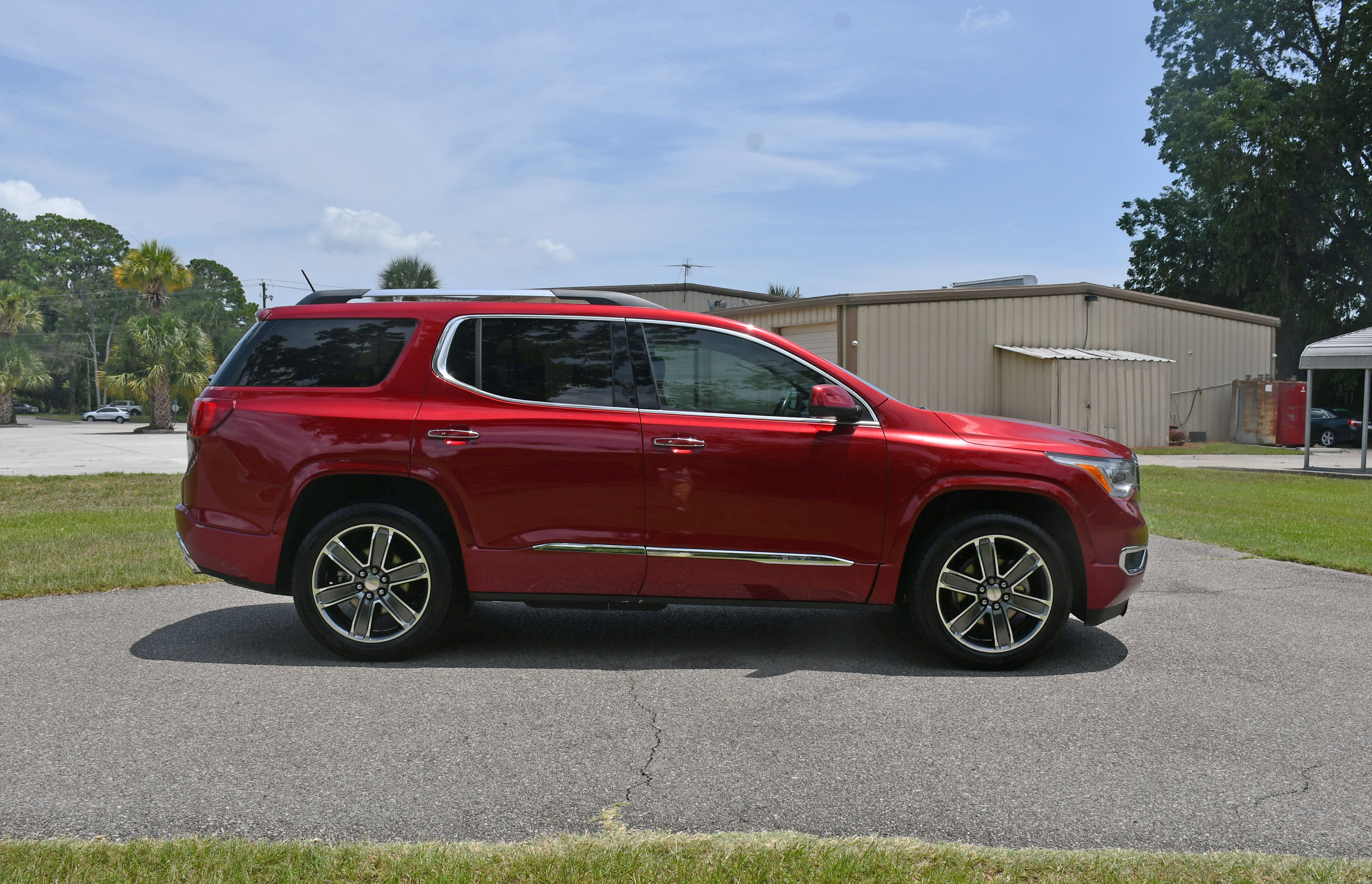 Used 2019 GMC Acadia Denali w/ Technology Package FWD image 5