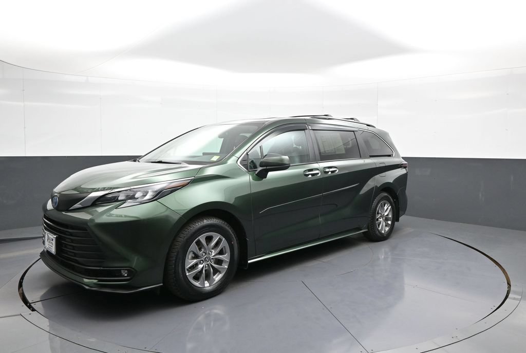 Certified 2025 Toyota Sienna XLE w/ XLE Plus Package AWD/4WD image 10