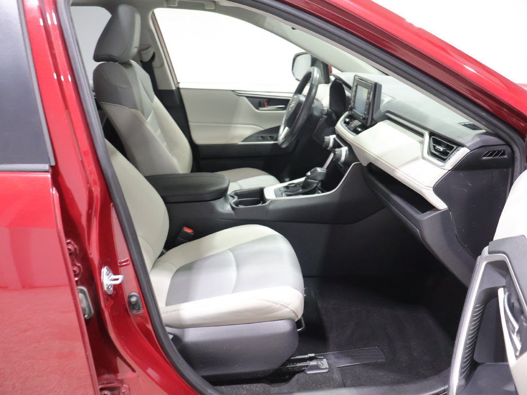 Used 2021 Toyota RAV4 XLE Premium AWD/4WD image 23