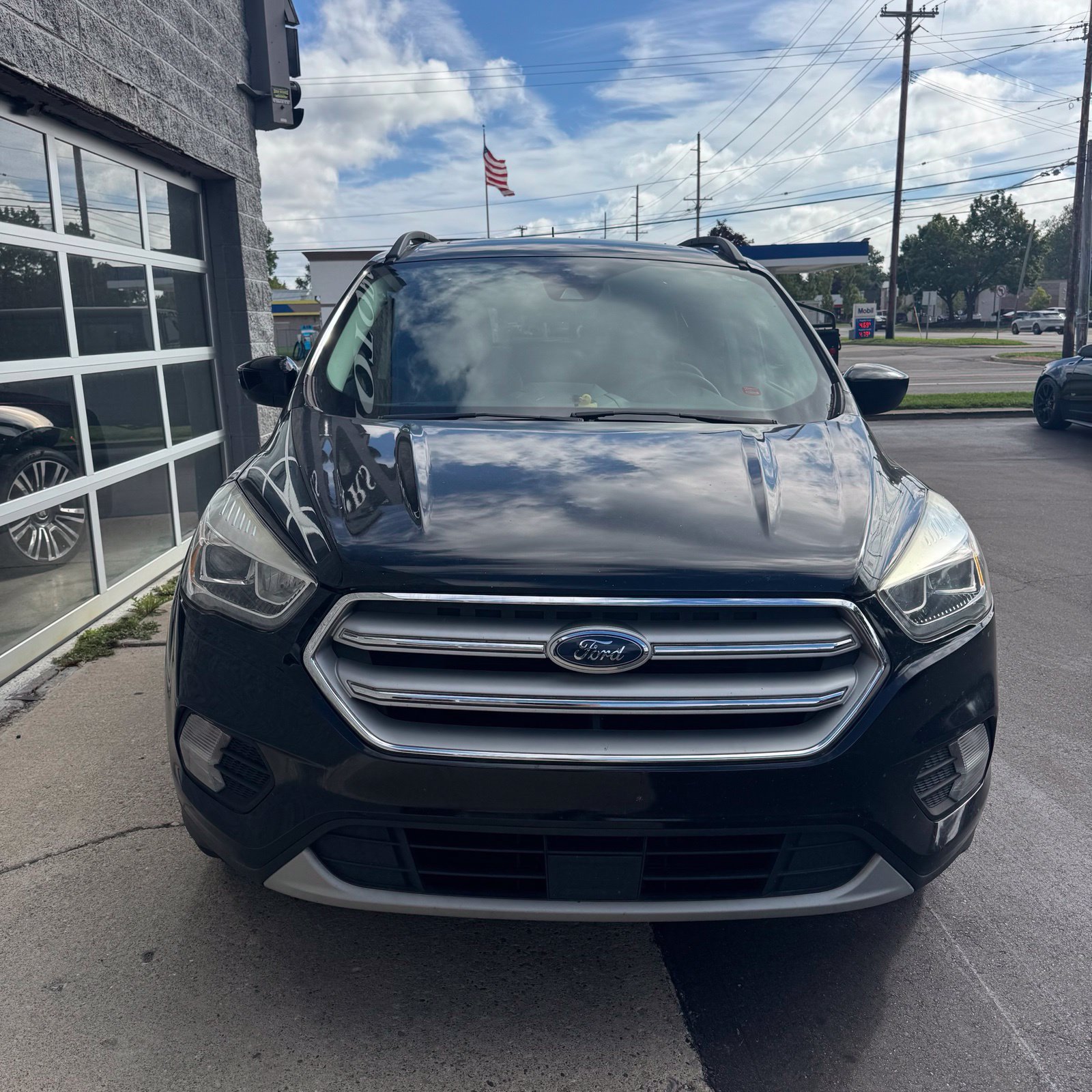 Used 2018 Ford Escape SEL w/ Ford Safe & Smart Package FWD image 2
