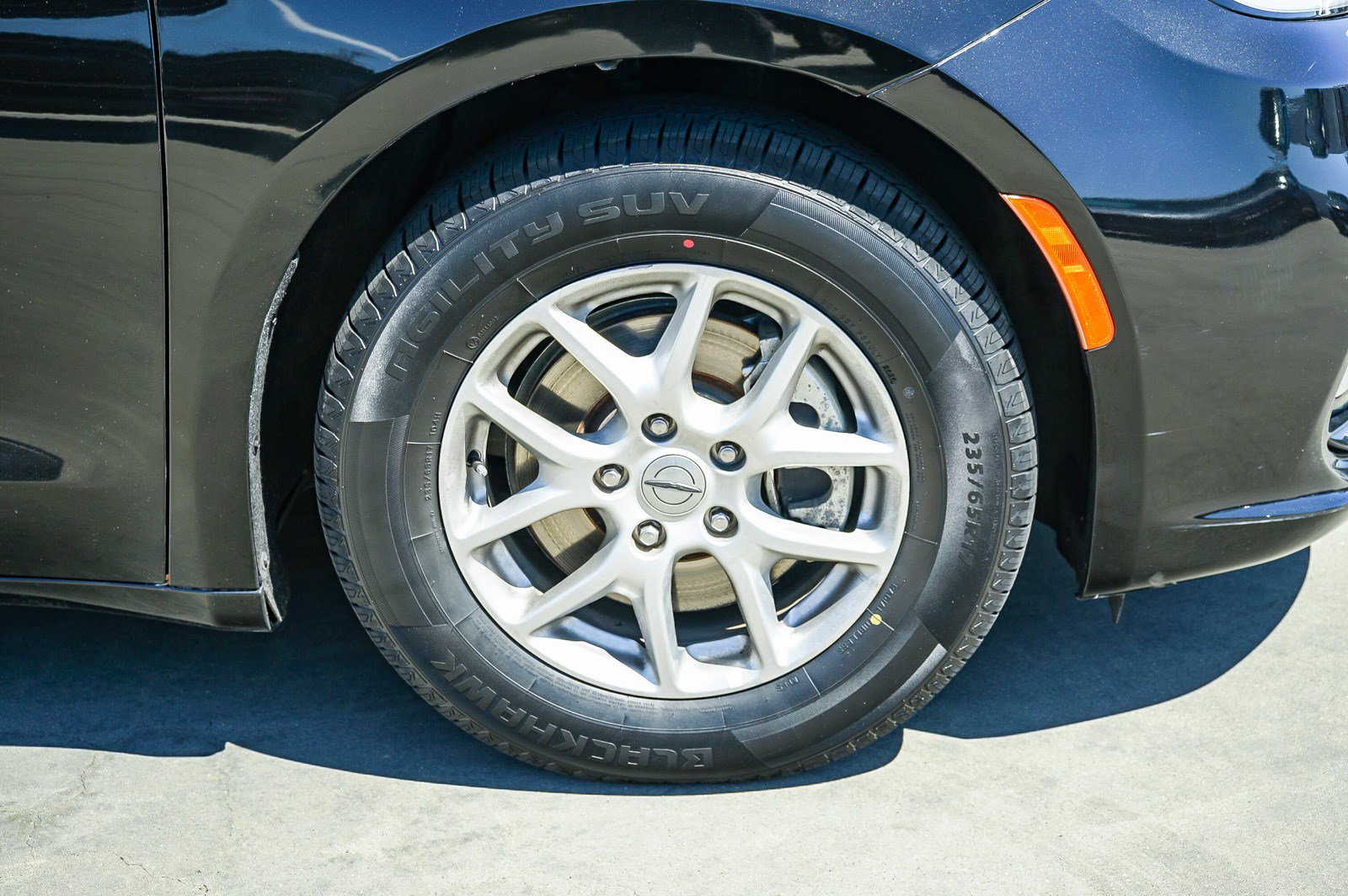 Used 2023 Chrysler Pacifica Touring-L FWD image 10