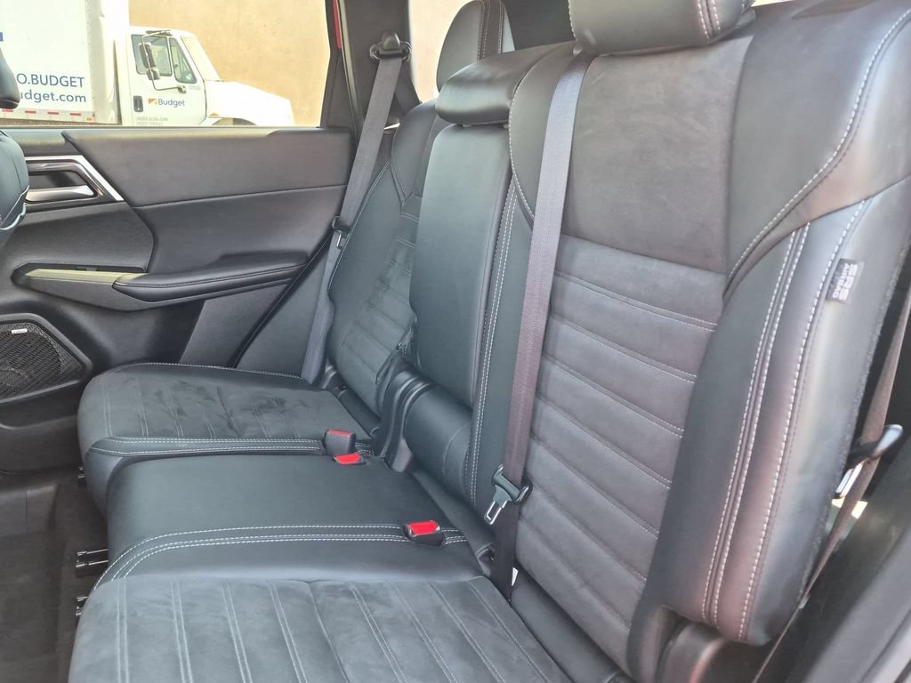 Used 2025 Mitsubishi Outlander SE AWD/4WD image 28