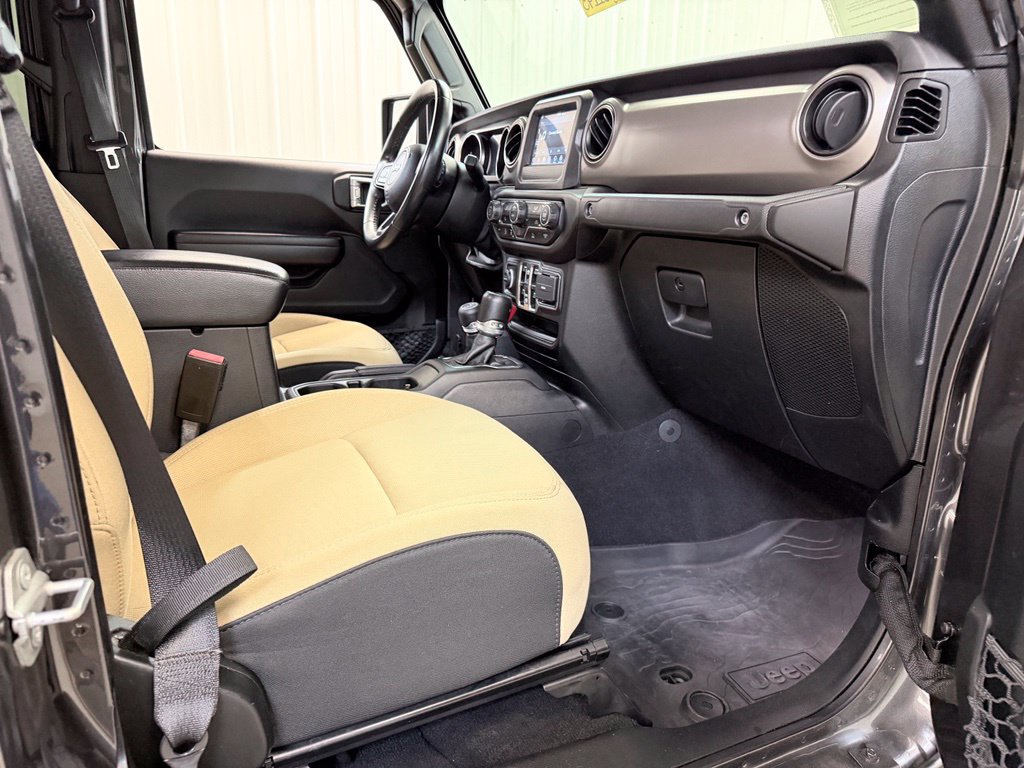 Used 2021 Jeep Gladiator Sport AWD/4WD image 32