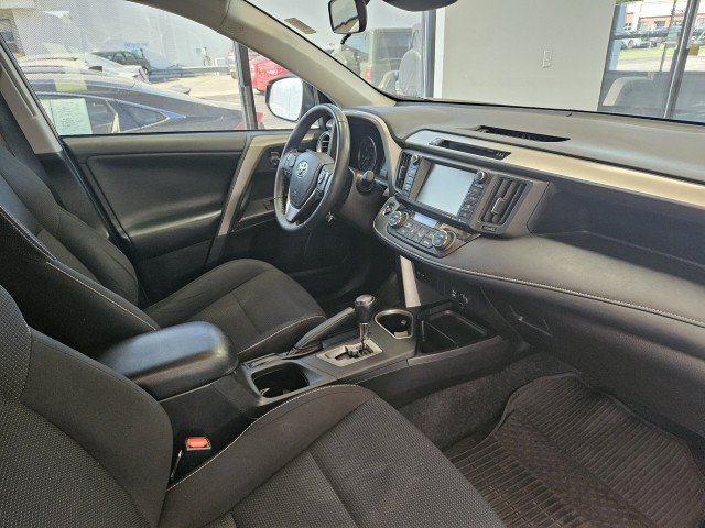 Used 2018 Toyota RAV4 XLE AWD/4WD image 13