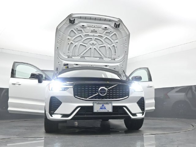 Used 2024 Volvo XC60 B5 Plus w/ Protection Package Premier AWD/4WD image 53