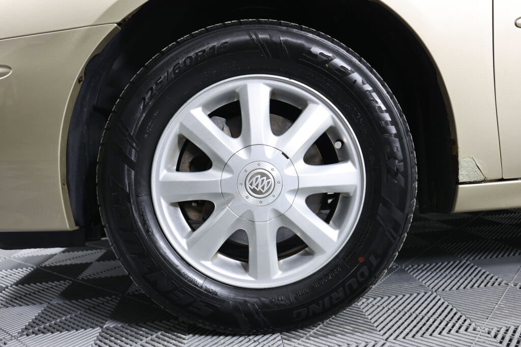 Used 2005 Buick LaCrosse CXL image 9