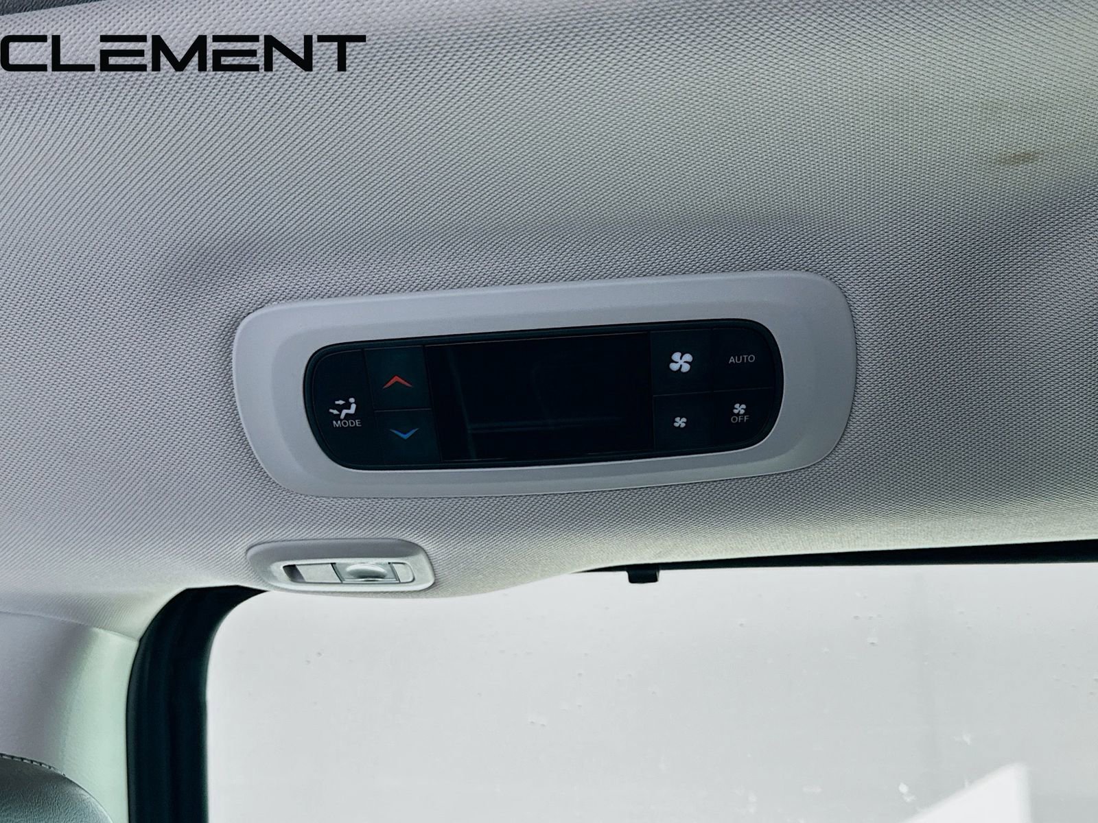 Used 2023 Chrysler Pacifica Limited image 34