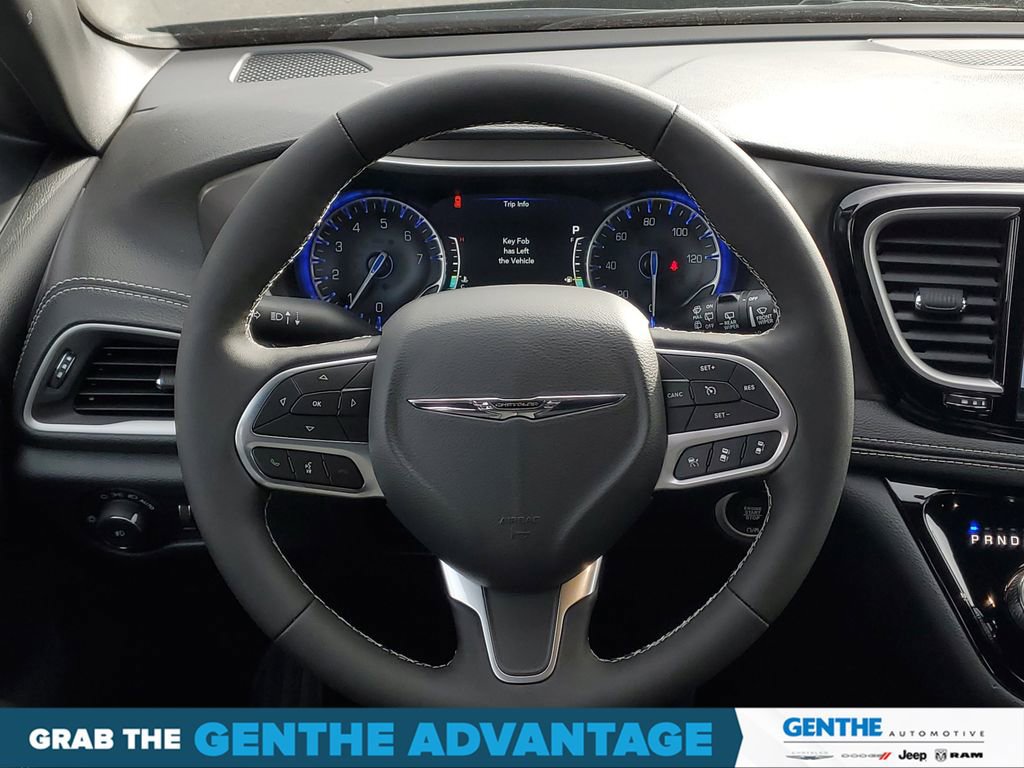 New 2026 Chrysler Pacifica Select image 28