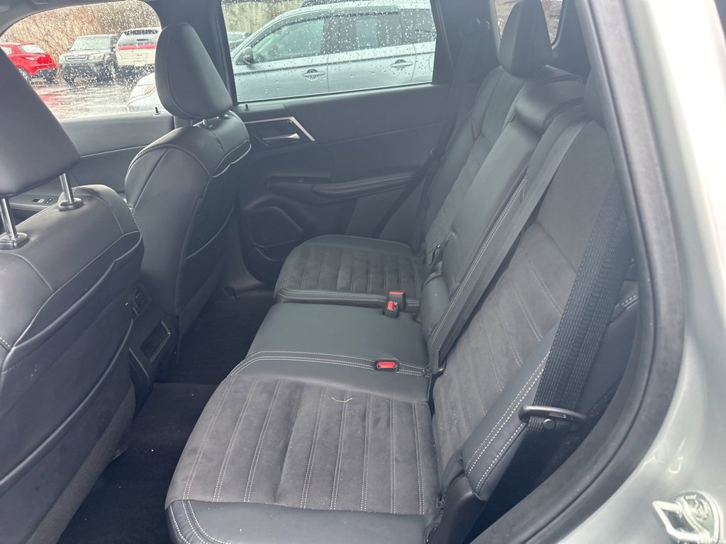 Used 2023 Mitsubishi Outlander SE image 13