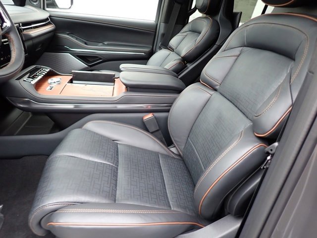 New 2025 Lincoln Navigator Black Label image 23
