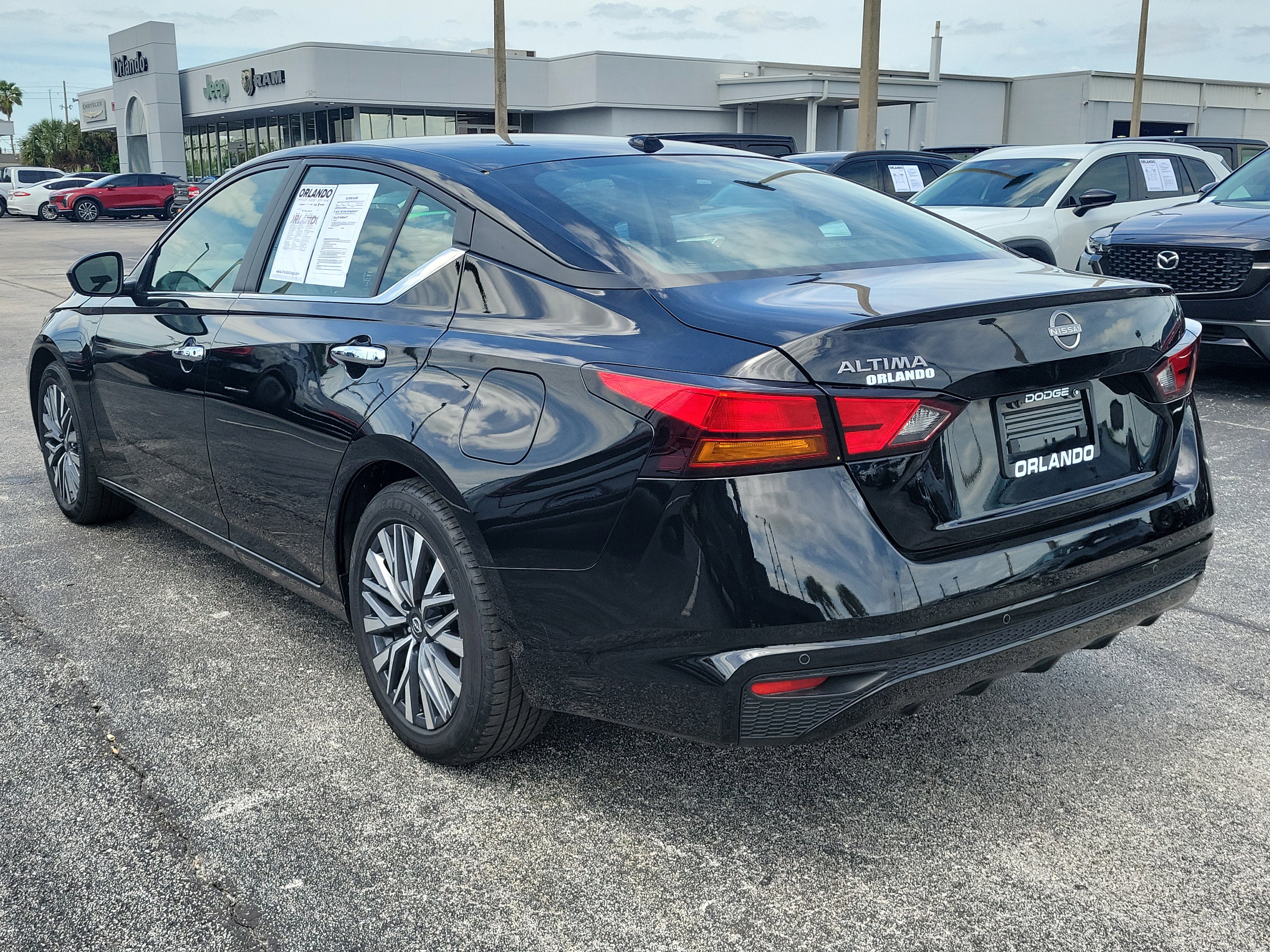 Used 2025 Nissan Altima 2.5 SV FWD image 5