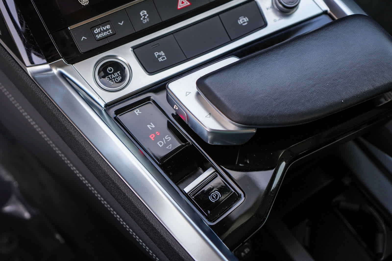 Used 2024 Audi Q8 e-tron Premium AWD/4WD image 27