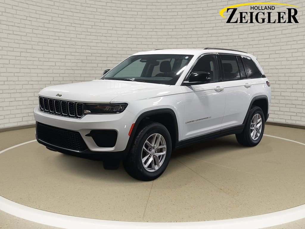Used 2023 Jeep Grand Cherokee Laredo image 1